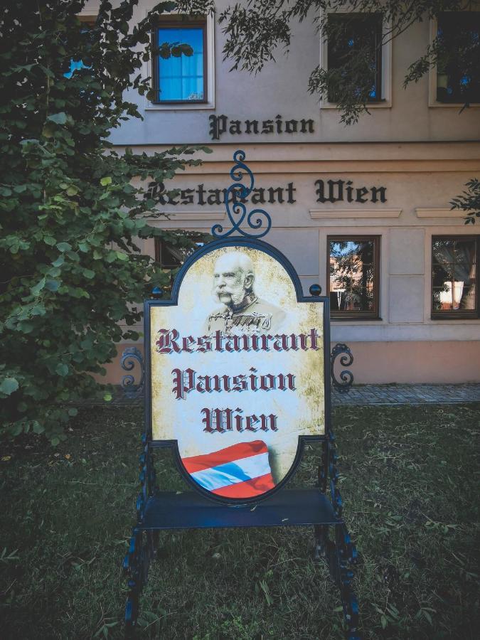 Restaurant Pansion Wien Cierny Brod Exterior photo